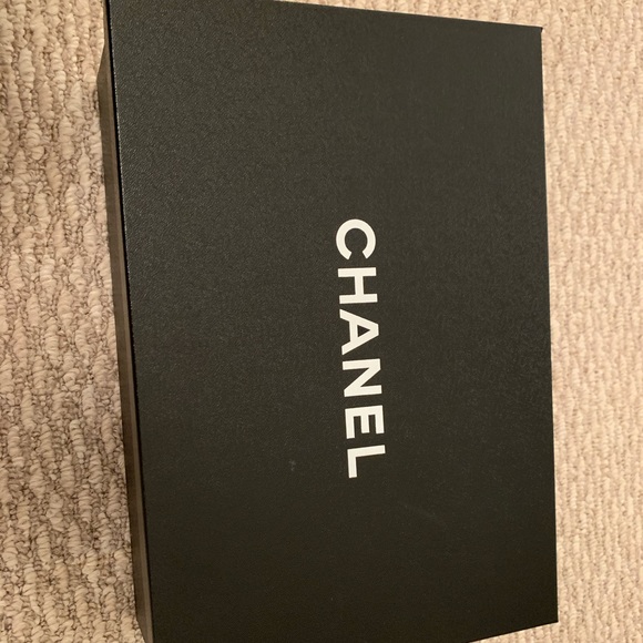 CHANEL LIZARD SANDALS - Picture 2 of 7
